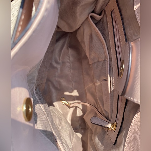 Micheal Kors Large Tote Bag - Picture 5 of 7